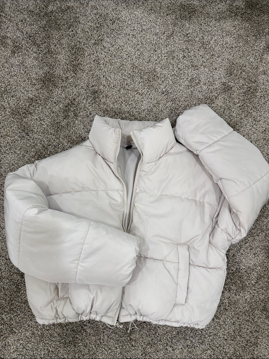 H&M Jackets & Blazers - H&M Off-White Cropped Puffer Jacket